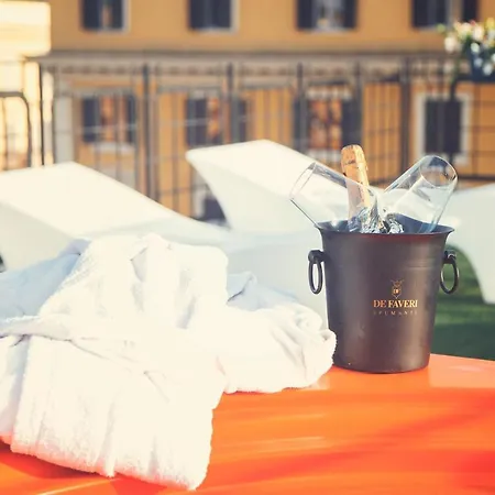 Orange Hotel-2